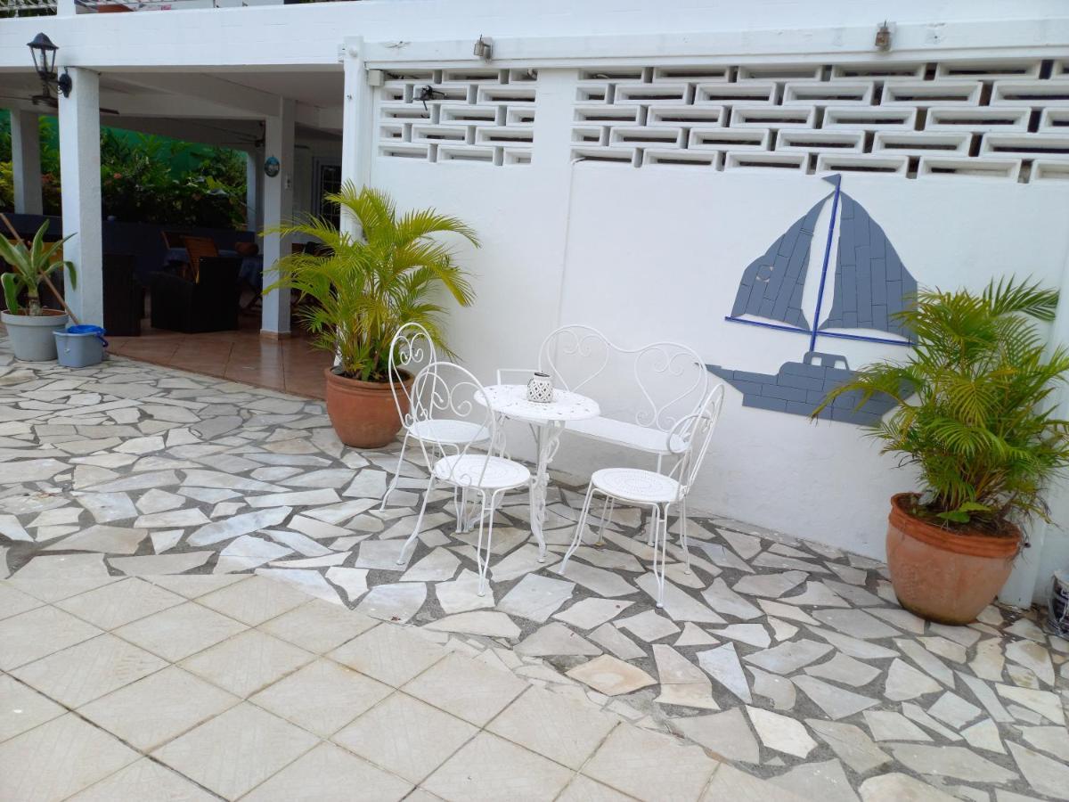 Coquet F2 Climatise Avec Piscine Au Lamentin Apartment Льо Ламентин Екстериор снимка