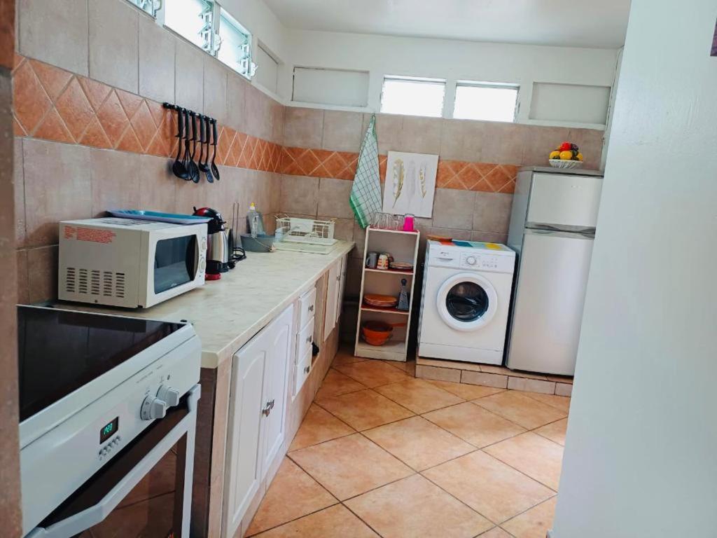 Coquet F2 Climatise Avec Piscine Au Lamentin Apartment Льо Ламентин Екстериор снимка