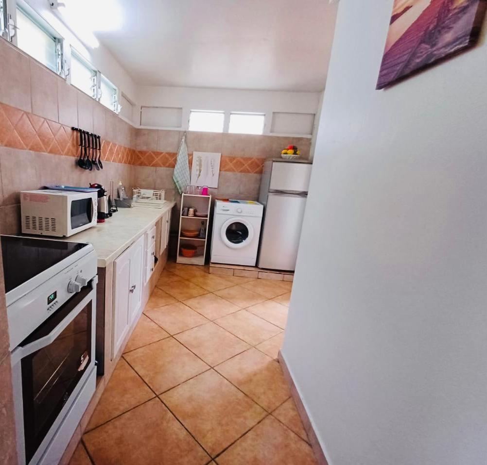 Coquet F2 Climatise Avec Piscine Au Lamentin Apartment Льо Ламентин Екстериор снимка
