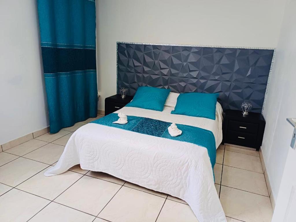 Coquet F2 Climatise Avec Piscine Au Lamentin Apartment Льо Ламентин Екстериор снимка