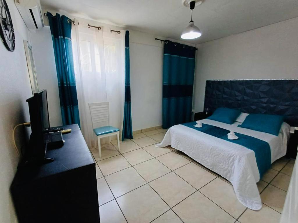 Coquet F2 Climatise Avec Piscine Au Lamentin Apartment Льо Ламентин Екстериор снимка