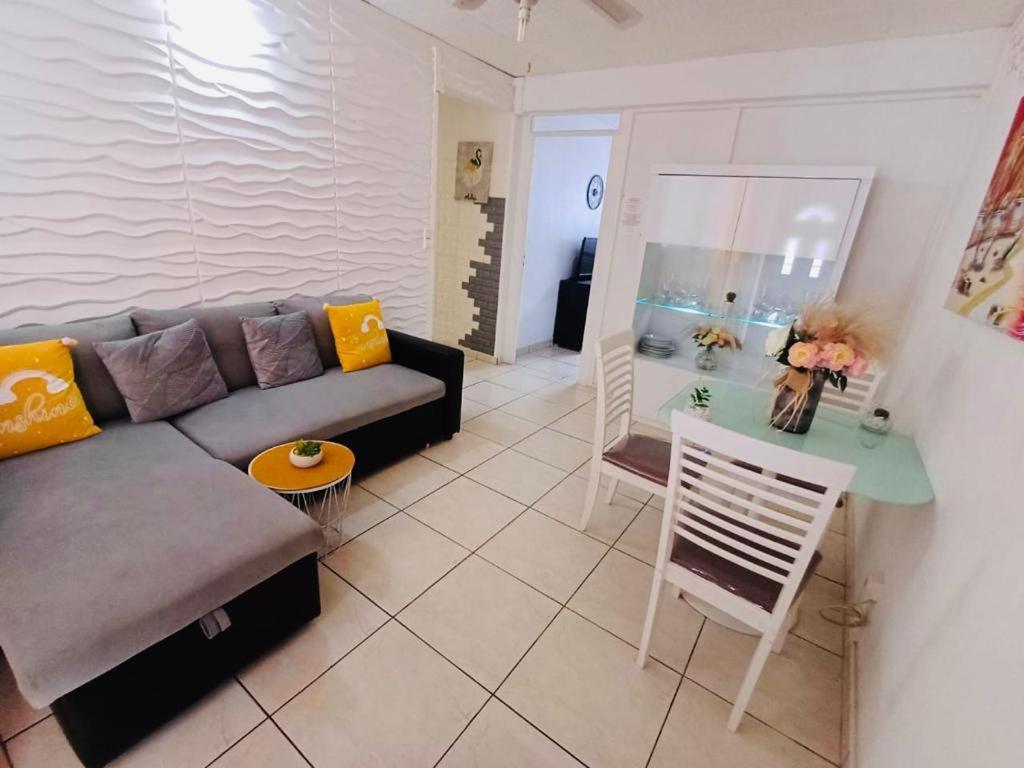 Coquet F2 Climatise Avec Piscine Au Lamentin Apartment Льо Ламентин Екстериор снимка