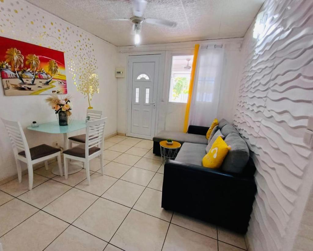 Coquet F2 Climatise Avec Piscine Au Lamentin Apartment Льо Ламентин Екстериор снимка