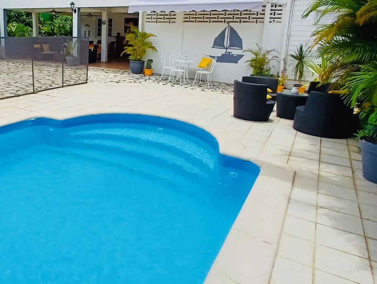 Coquet F2 Climatise Avec Piscine Au Lamentin Apartment Льо Ламентин Екстериор снимка