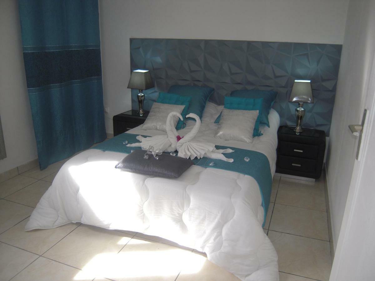 Coquet F2 Climatise Avec Piscine Au Lamentin Apartment Льо Ламентин Екстериор снимка