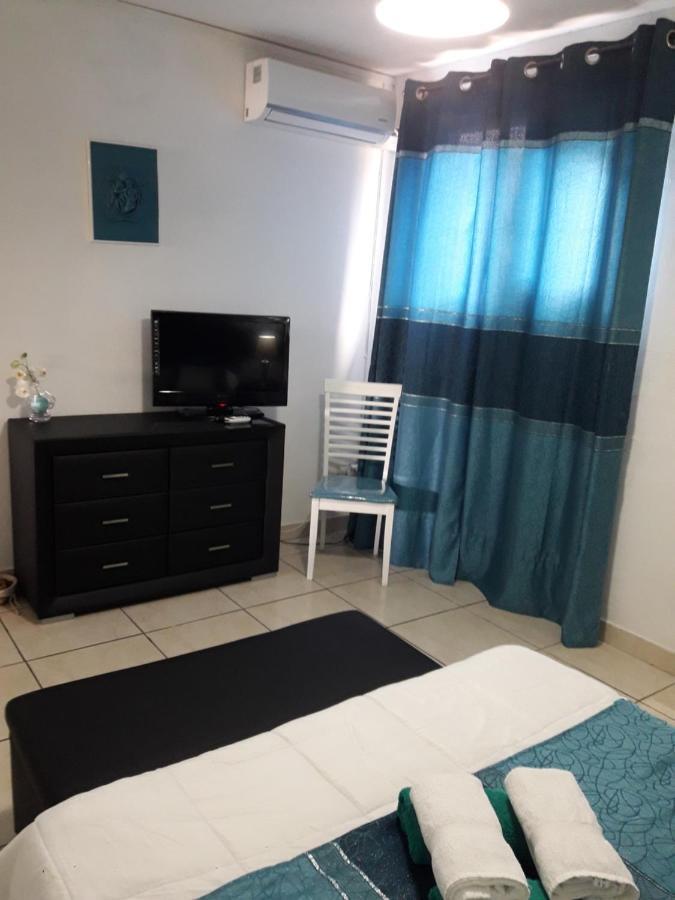 Coquet F2 Climatise Avec Piscine Au Lamentin Apartment Льо Ламентин Екстериор снимка